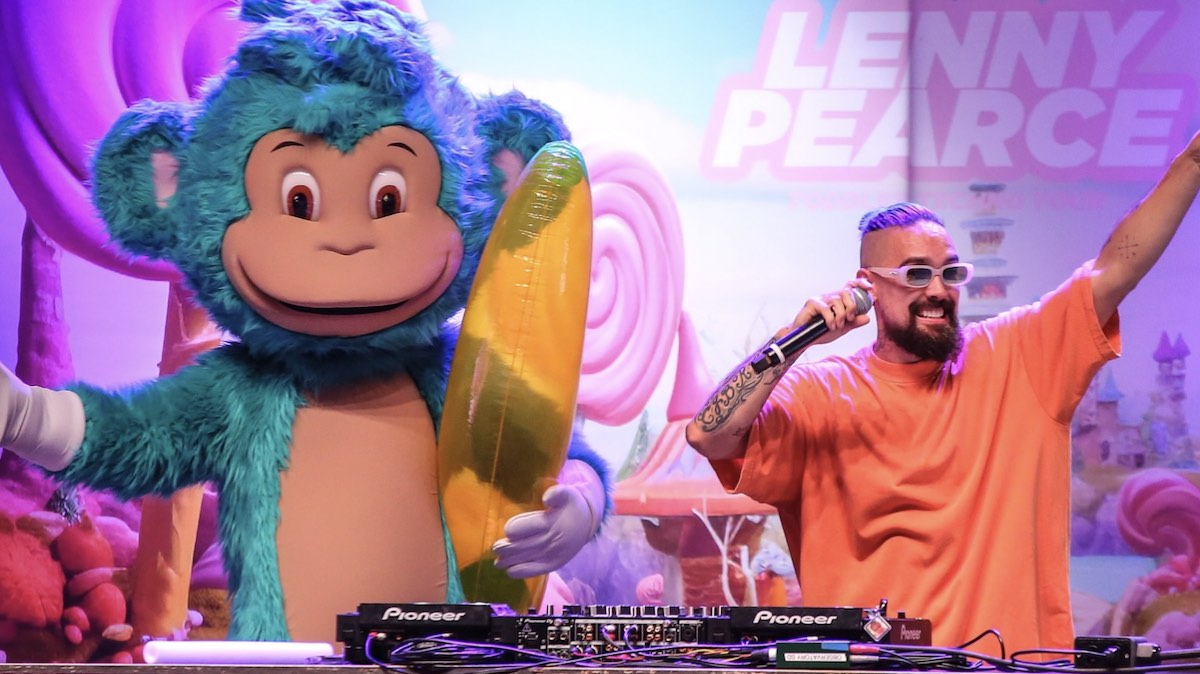 Lenny Pearce performing on tour